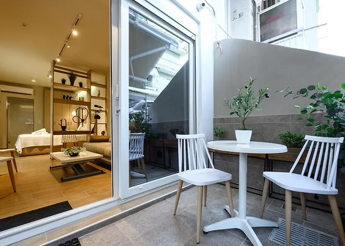 Blackhaus Apartments